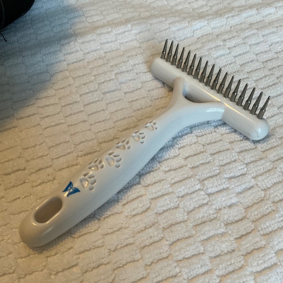 Professional Dog Grooming Kit - Wahl Bag, 8 Grooming Tools, Smock and Lab Coat - Picture 9 of 16